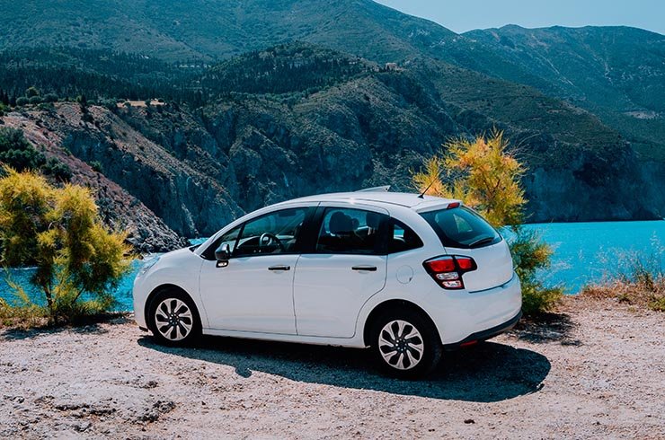 Coche de alquiler en costa de Ibiza